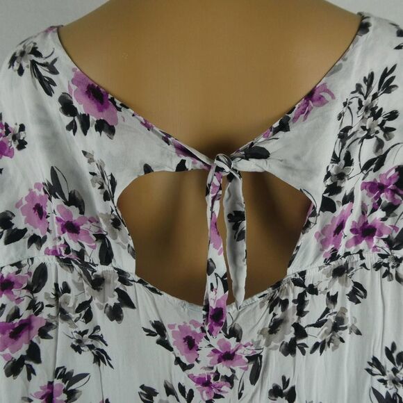 Torrid Rayon Abbey White Floral Challis Bow Back Keyhole V Neck Blouse Plus Size - Picture 11 of 11